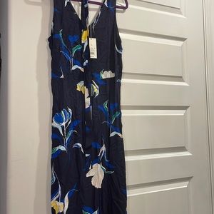 Long sleeveless dress